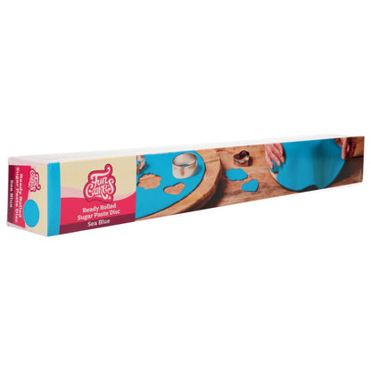 FunCakes ausgerollte Fondantdecke in Seablue schräg