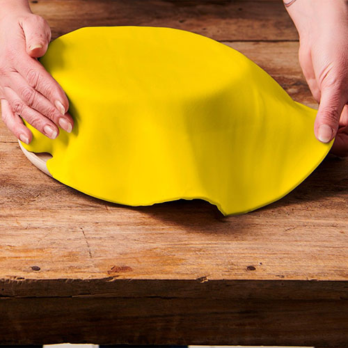 FunCakes Ausgerollte Fondantdecke Gelb - Mellow Yellow – Bild 2