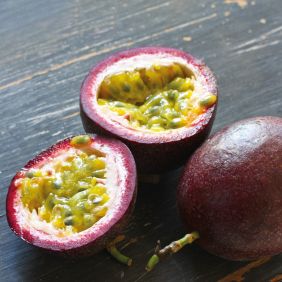 Passionsfrucht aufgeschnitten