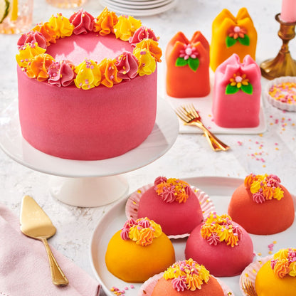 Torte mit Marzipan Dekoration Baby Pink  und gelb