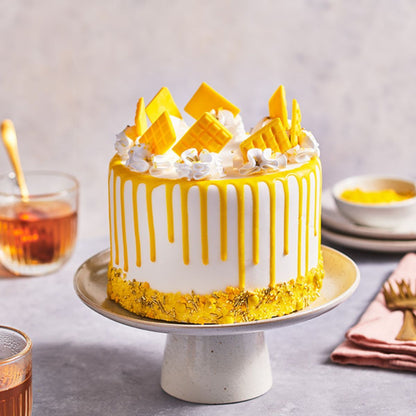 Torte mit gelbem Cake Drip