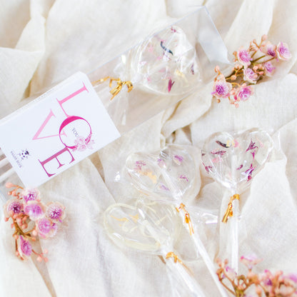 Herzblüten Lollis Valentinsgeschenkset Love-Etikett Schachtel mit ausgepacktem Inhalt