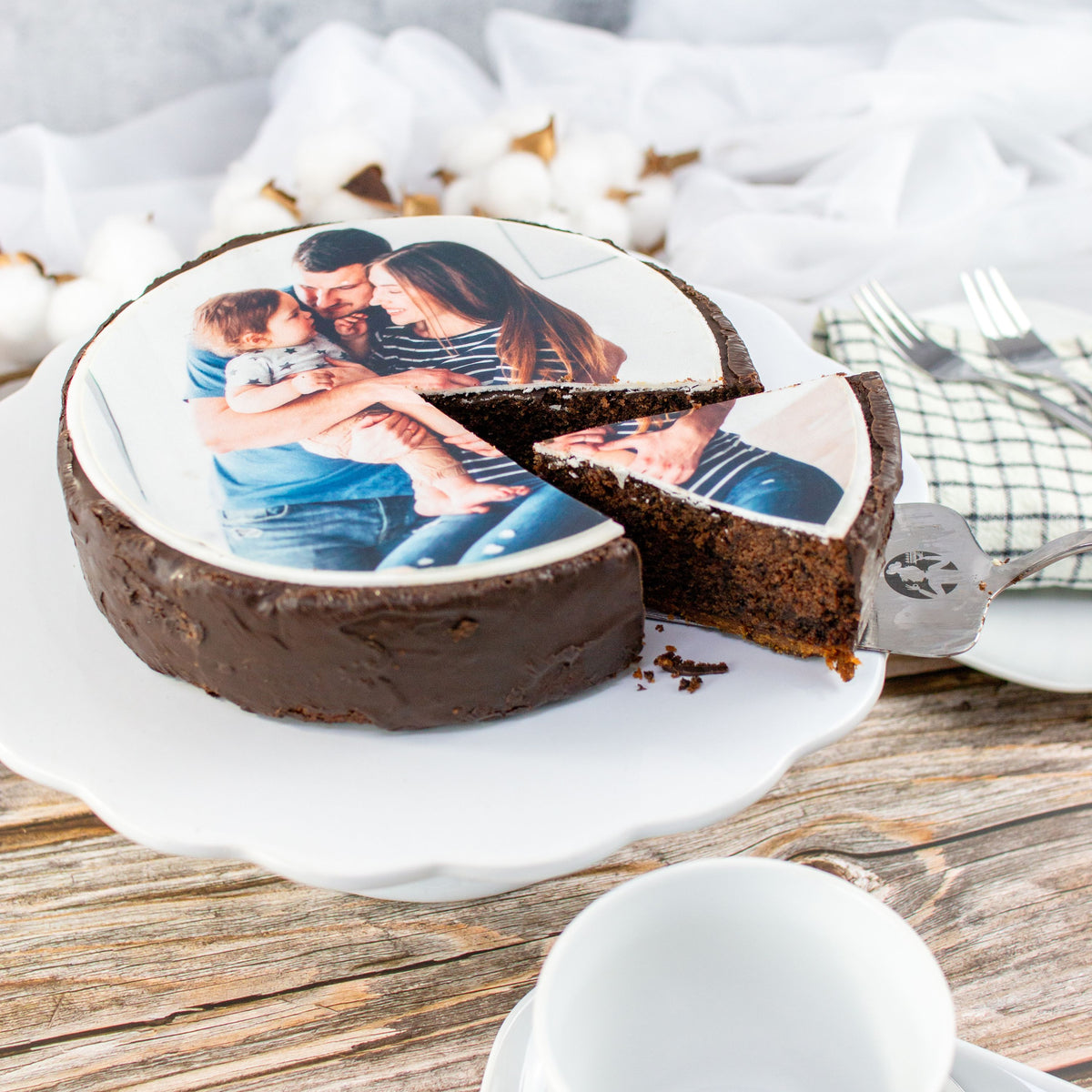 angeschnittene Schoko-Fototorte