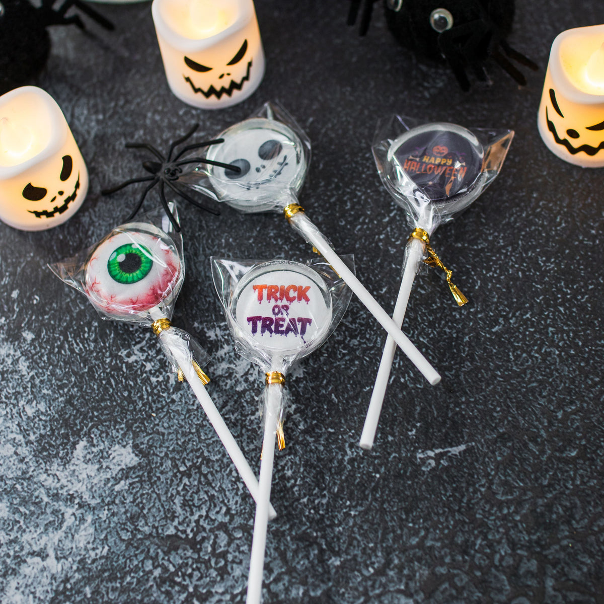 Halloween Lollis eingepackt mit Kerzen