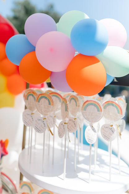MotivLollis Regenbogen auf Etagere mit bunten Luftballons