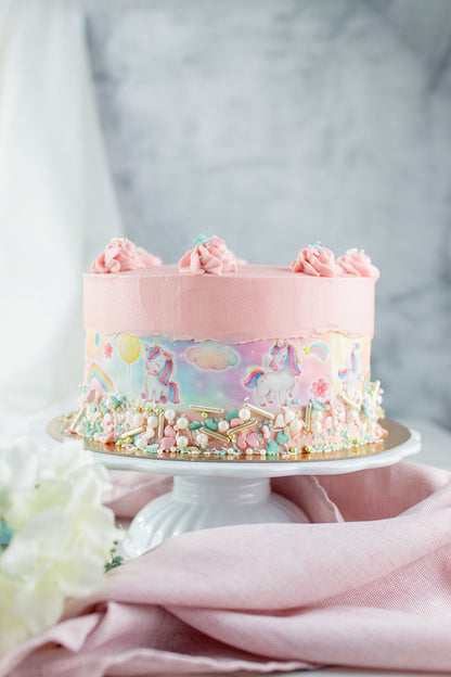 Tortenband Einhorn um Torte mit Streusel