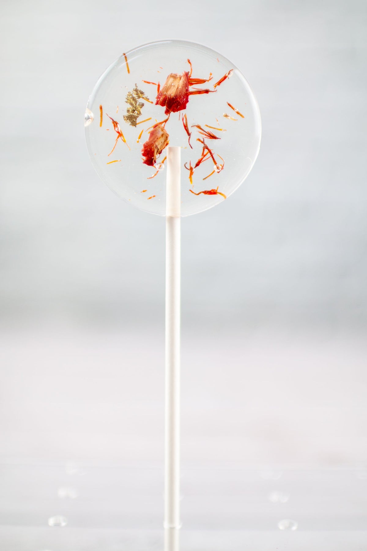 Blütenlolli Indian Summer  mit orangenen Saflor Blüten, Blattgold Hintergrund