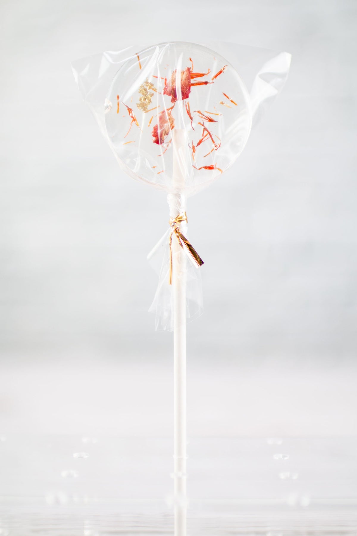 Blütenlolli Indian Summer  mit orangenen Saflor Blüten, Blattgold verpackt