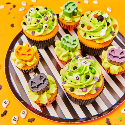 Halloween Streusel dekoriert auf CupCakes
