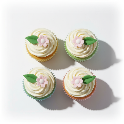 4 CupCakes mit Oblatendekoration Blumen mit Blättern