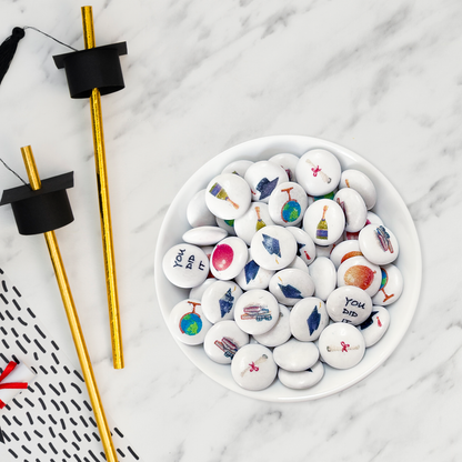 Motiv Schokolinsen mit diversen Bildern Abschluß bedruckt auf Flatlay