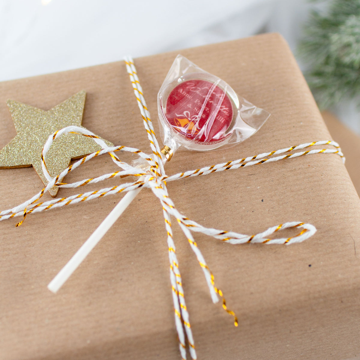 Motivlolli Jingle Bells rot an Geschenk