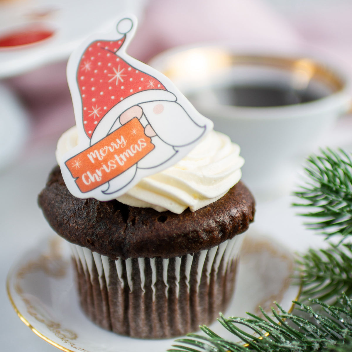 Wichteloblaten mit Schild Merry Christmas auf CupCake