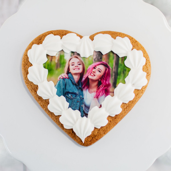 Photo Gingerbread Heart with Sugar Border - Size Midi